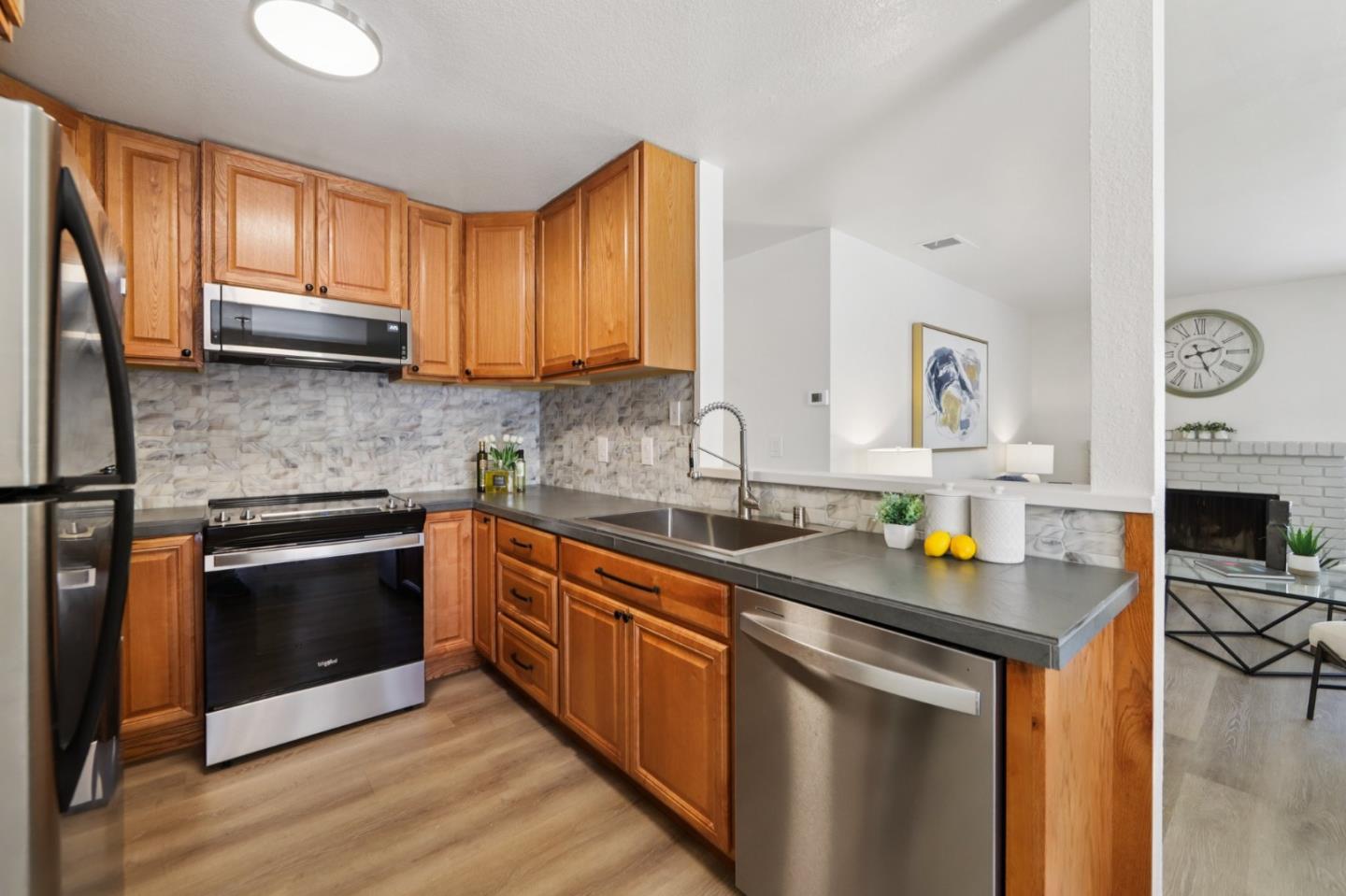 Detail Gallery Image 10 of 29 For 709 Whitewater Ct, San Jose,  CA 95133 - 3 Beds | 2 Baths