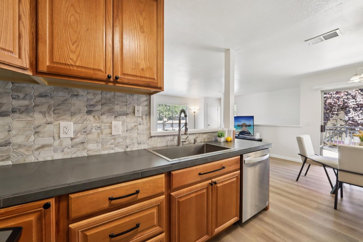 Detail Gallery Image 12 of 29 For 709 Whitewater Ct, San Jose,  CA 95133 - 3 Beds | 2 Baths