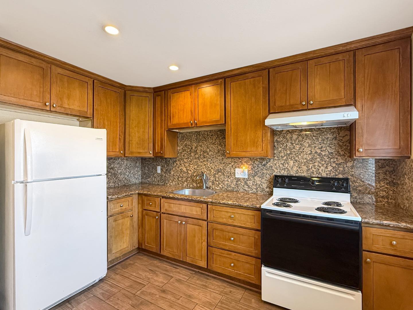 Detail Gallery Image 4 of 11 For 1890 Scott Blvd #4,  Santa Clara,  CA 95050 - 2 Beds | 0 Baths