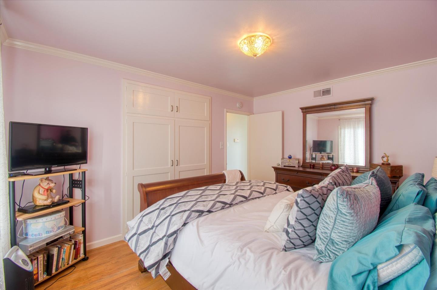 Detail Gallery Image 10 of 21 For 1107 Morningside Ave, South San Francisco,  CA 94080 - 3 Beds | 2 Baths