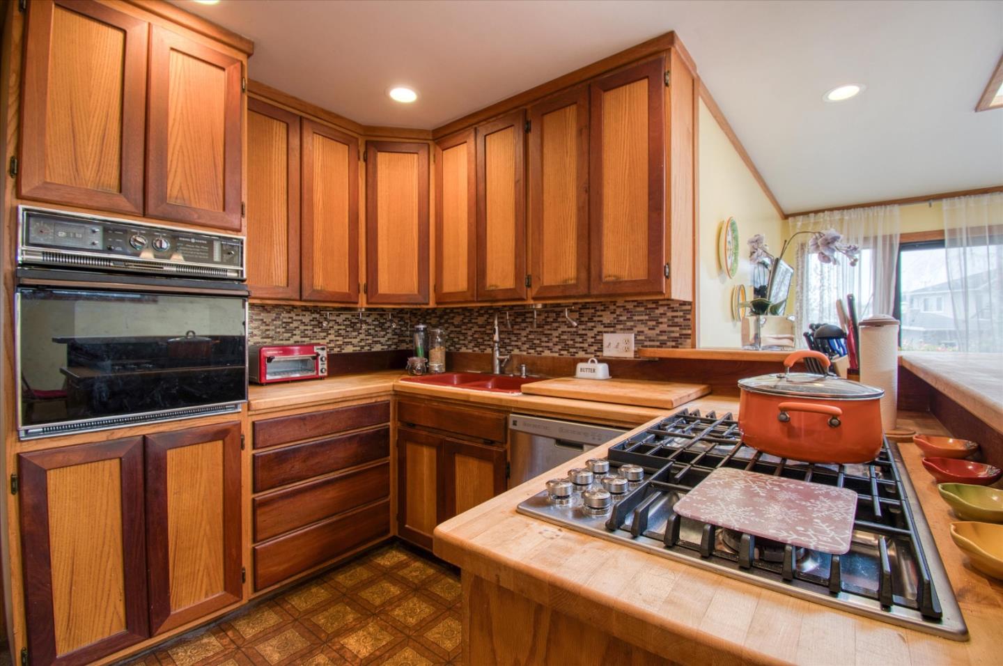 Detail Gallery Image 15 of 21 For 1107 Morningside Ave, South San Francisco,  CA 94080 - 3 Beds | 2 Baths