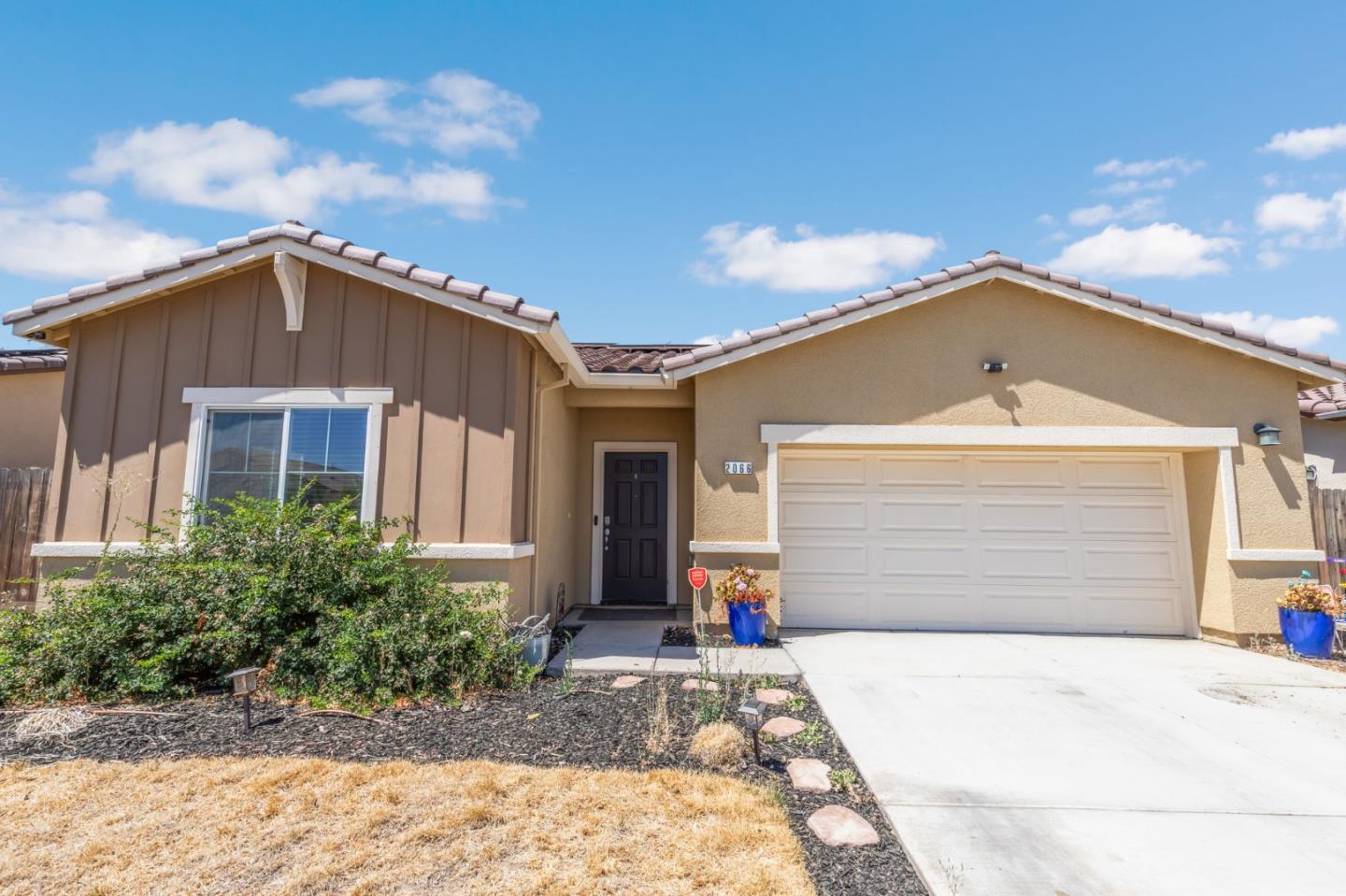 Detail Gallery Image 1 of 23 For 2066 Greenbriar Dr #2066,  Los Banos,  CA 93635 - 4 Beds | 3 Baths