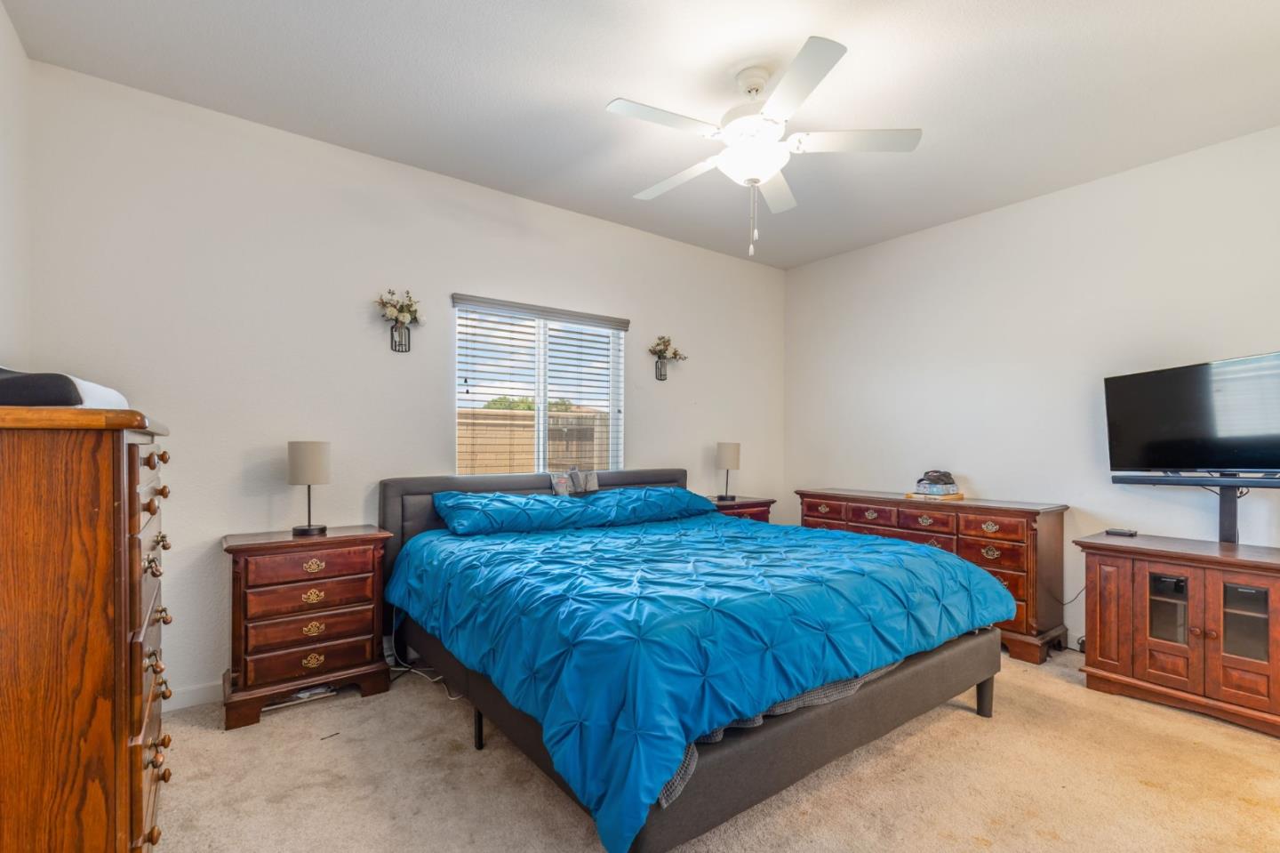 Detail Gallery Image 13 of 23 For 2066 Greenbriar Dr #2066,  Los Banos,  CA 93635 - 4 Beds | 3 Baths