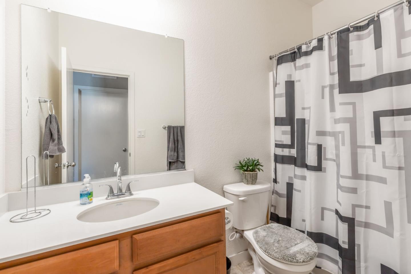 Detail Gallery Image 15 of 23 For 2066 Greenbriar Dr #2066,  Los Banos,  CA 93635 - 4 Beds | 3 Baths