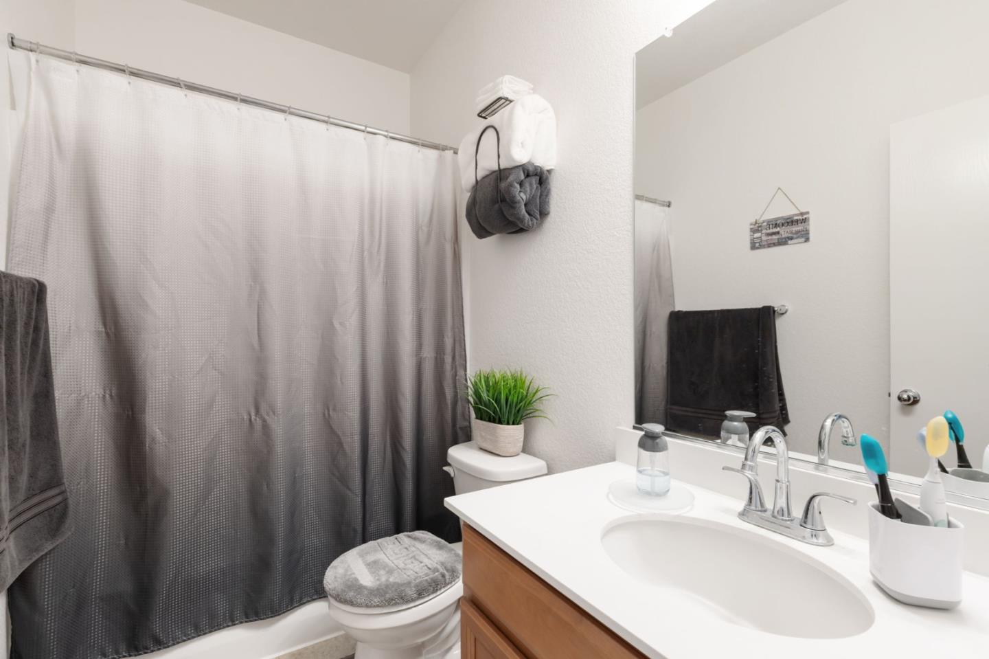 Detail Gallery Image 16 of 23 For 2066 Greenbriar Dr #2066,  Los Banos,  CA 93635 - 4 Beds | 3 Baths
