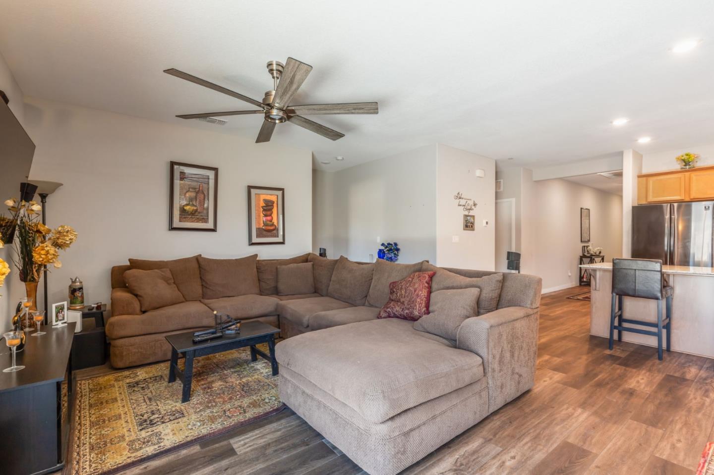 Detail Gallery Image 5 of 23 For 2066 Greenbriar Dr #2066,  Los Banos,  CA 93635 - 4 Beds | 3 Baths