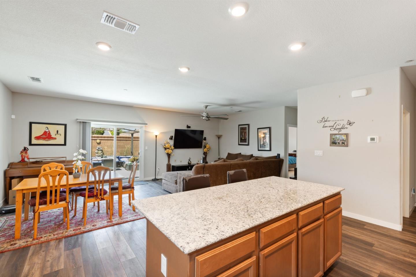 Detail Gallery Image 6 of 23 For 2066 Greenbriar Dr #2066,  Los Banos,  CA 93635 - 4 Beds | 3 Baths