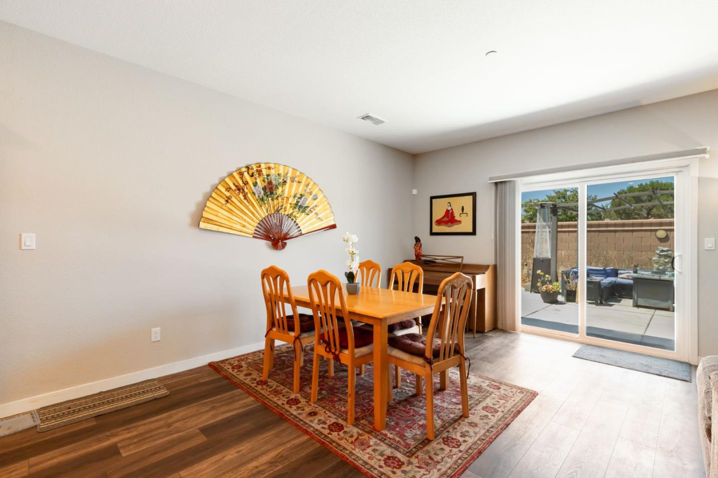 Detail Gallery Image 7 of 23 For 2066 Greenbriar Dr #2066,  Los Banos,  CA 93635 - 4 Beds | 3 Baths