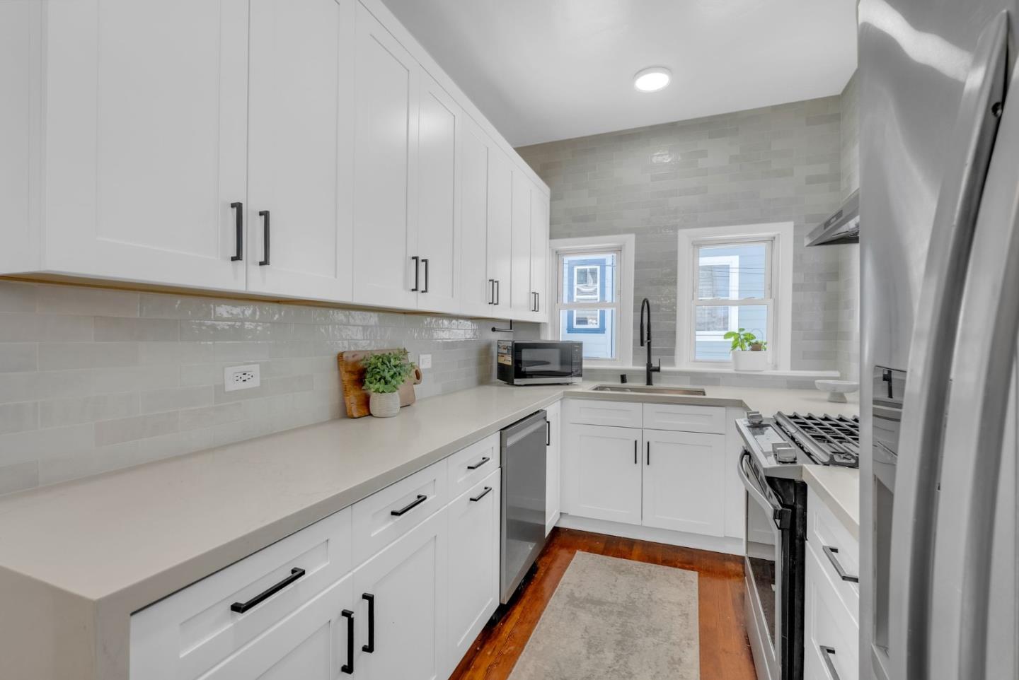 Detail Gallery Image 12 of 37 For 74 Lynch St, San Francisco,  CA 94109 - 2 Beds | 1 Baths