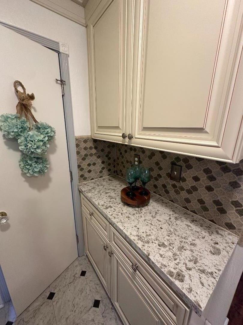 Detail Gallery Image 4 of 41 For 2727 Blenheim Ave, Redwood City,  CA 94063 - 2 Beds | 1 Baths