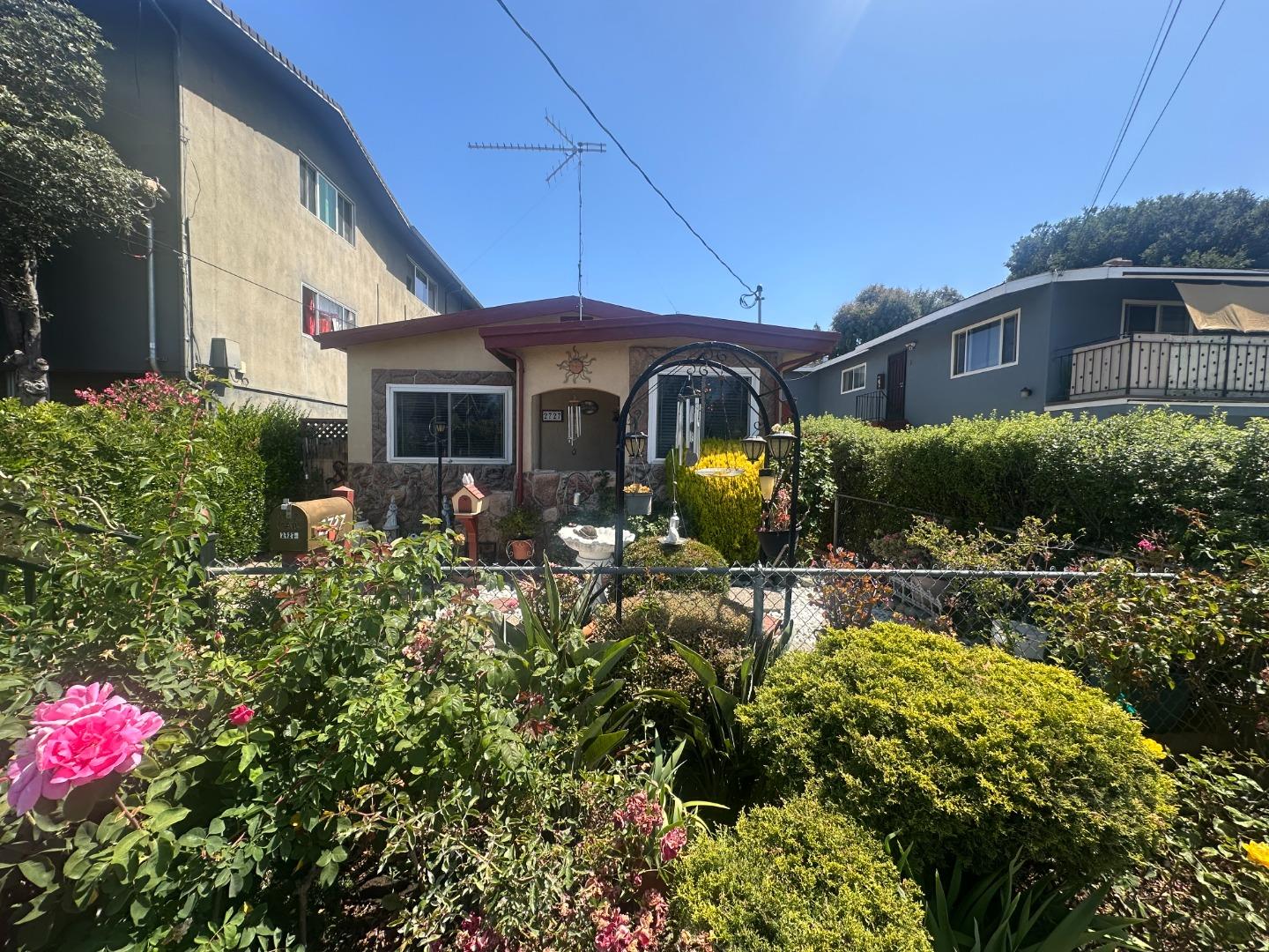 2727 Blenheim Avenue, Redwood City, California 94063, 2 Bedrooms Bedrooms, ,1 BathroomBathrooms,Residential,For Sale,2727 Blenheim Avenue,ML82014195