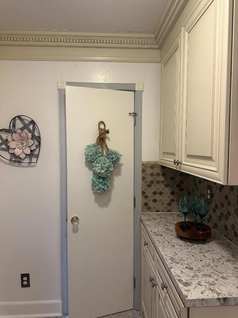 Detail Gallery Image 5 of 41 For 2727 Blenheim Ave, Redwood City,  CA 94063 - 2 Beds | 1 Baths