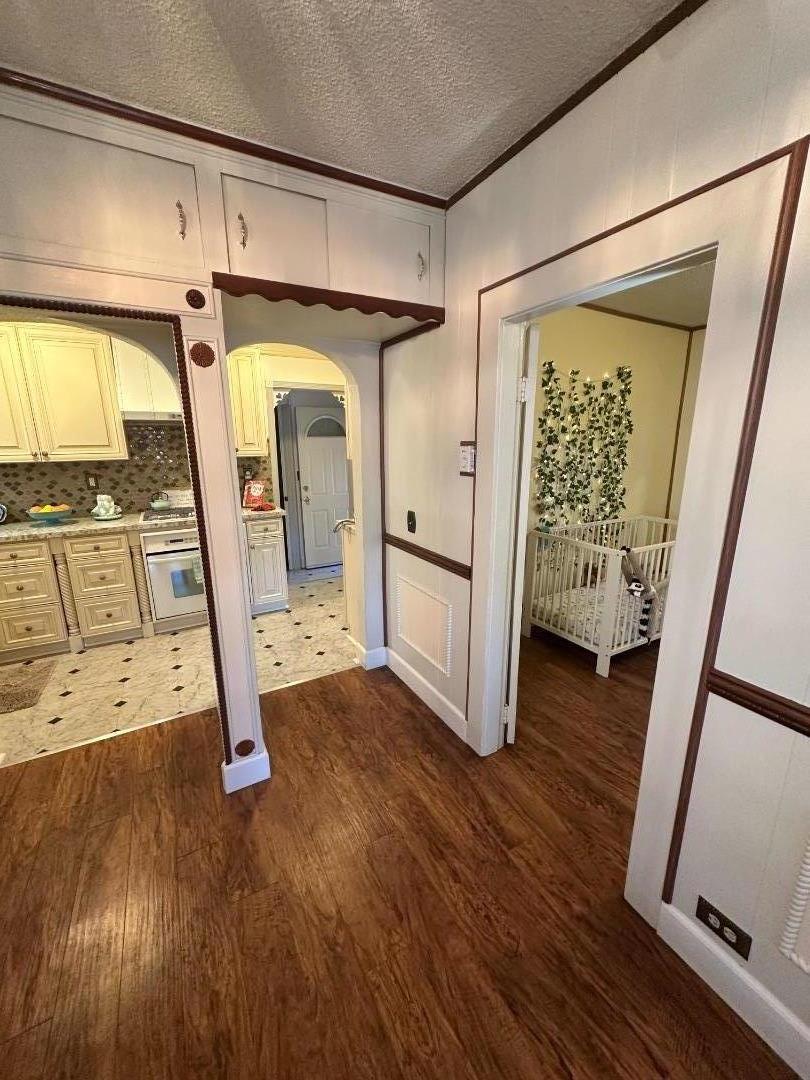 Detail Gallery Image 7 of 41 For 2727 Blenheim Ave, Redwood City,  CA 94063 - 2 Beds | 1 Baths