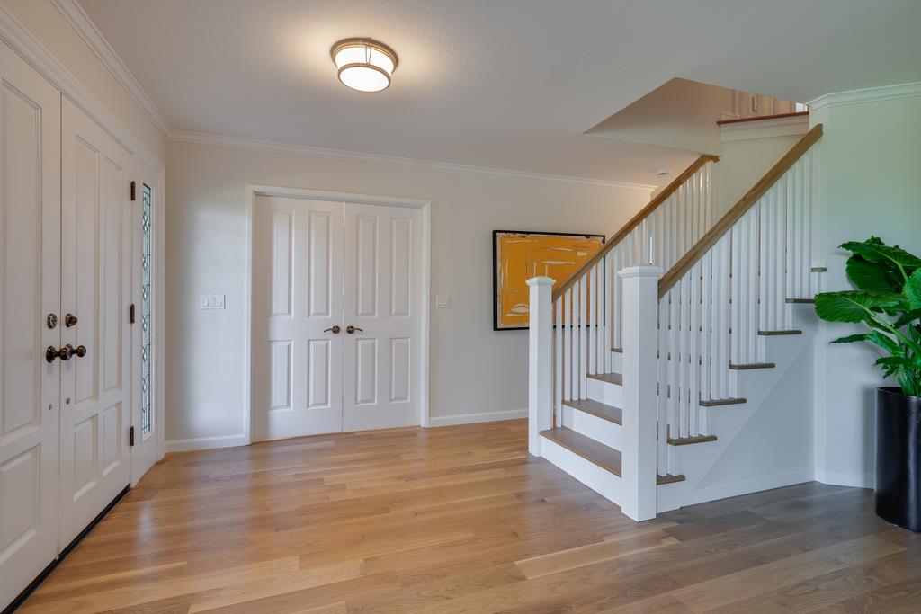 Detail Gallery Image 13 of 102 For 1455 Redwood Dr, Los Altos,  CA 94024 - 5 Beds | 3 Baths