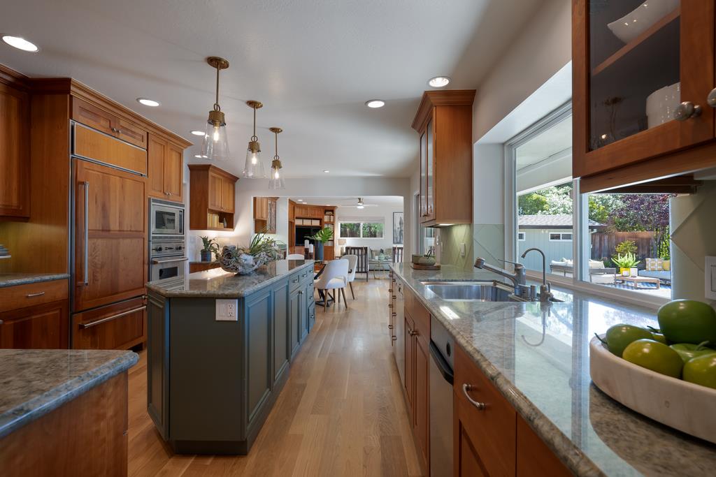 Detail Gallery Image 24 of 102 For 1455 Redwood Dr, Los Altos,  CA 94024 - 5 Beds | 3 Baths