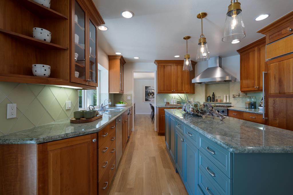 Detail Gallery Image 26 of 102 For 1455 Redwood Dr, Los Altos,  CA 94024 - 5 Beds | 3 Baths