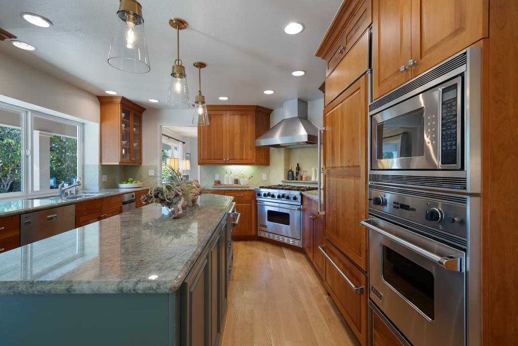 Detail Gallery Image 27 of 102 For 1455 Redwood Dr, Los Altos,  CA 94024 - 5 Beds | 3 Baths