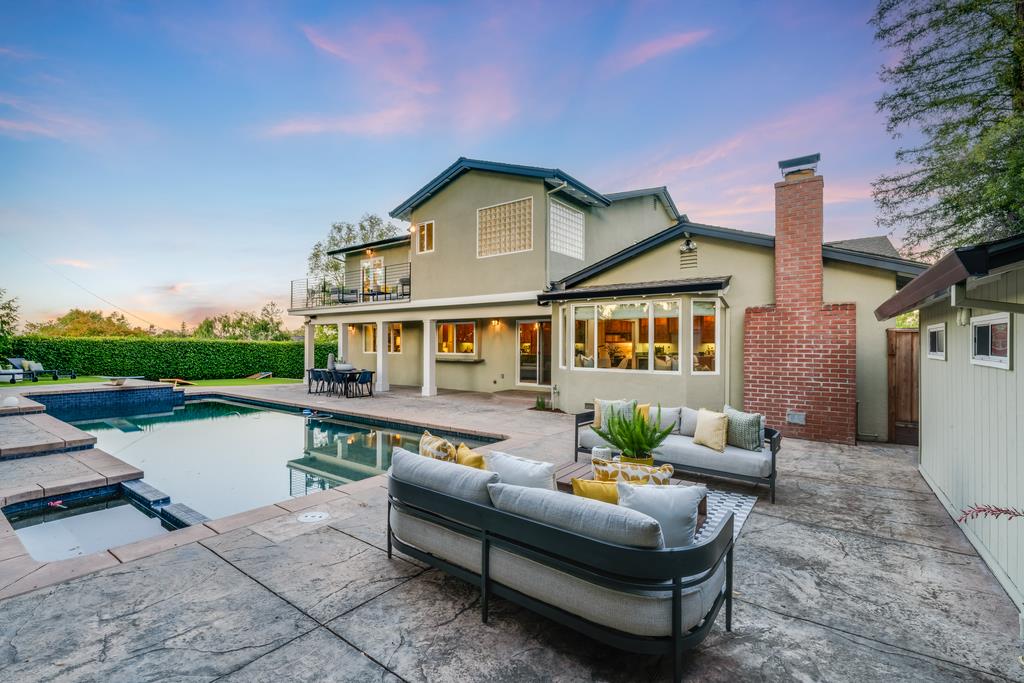 Detail Gallery Image 3 of 102 For 1455 Redwood Dr, Los Altos,  CA 94024 - 5 Beds | 3 Baths