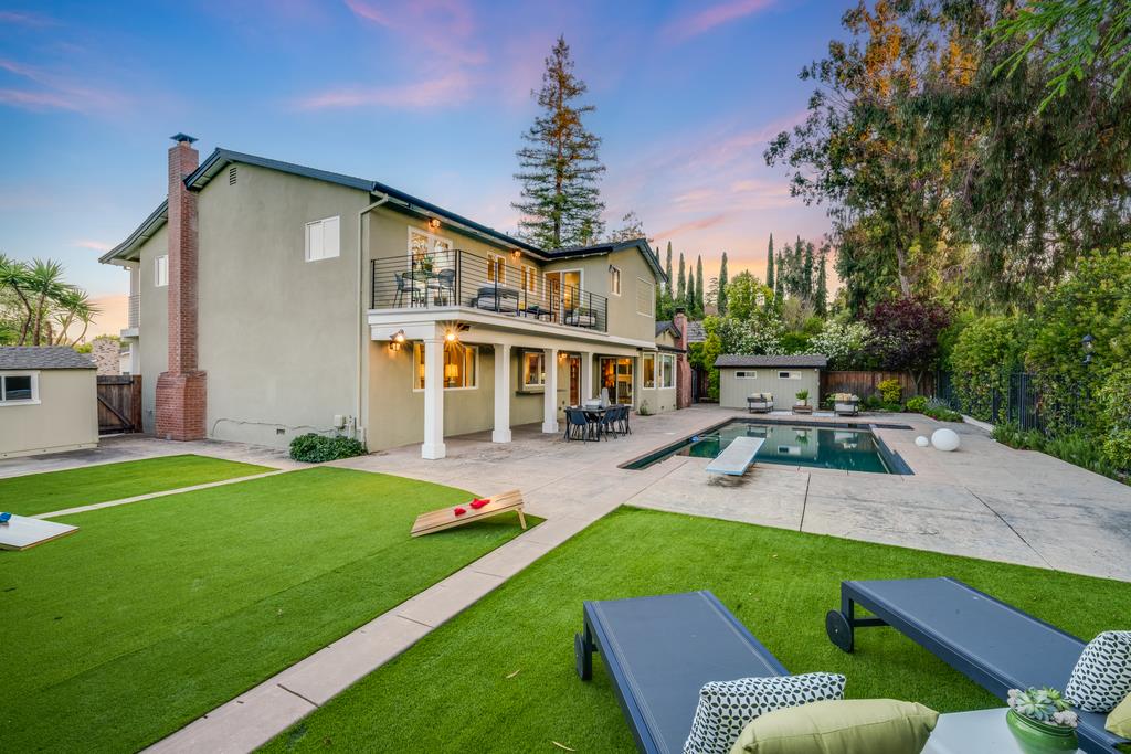 Detail Gallery Image 4 of 102 For 1455 Redwood Dr, Los Altos,  CA 94024 - 5 Beds | 3 Baths