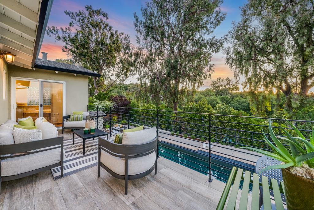 Detail Gallery Image 5 of 102 For 1455 Redwood Dr, Los Altos,  CA 94024 - 5 Beds | 3 Baths