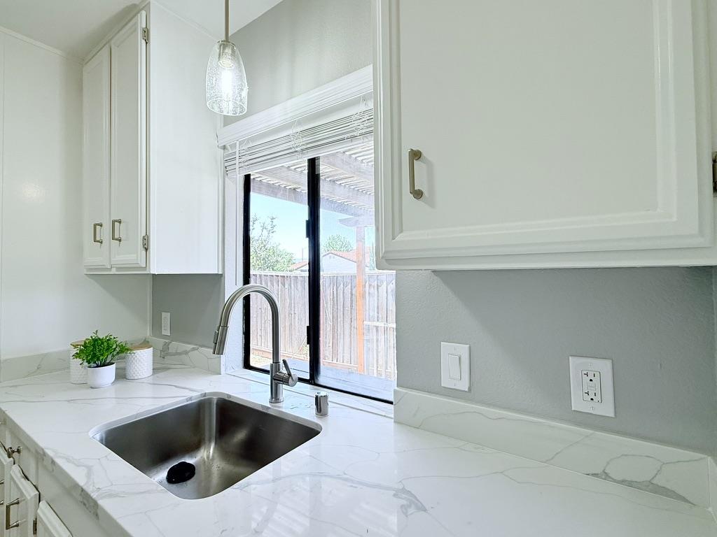 Detail Gallery Image 7 of 26 For 2886 D'amico Dr, San Jose,  CA 95148 - 3 Beds | 2 Baths
