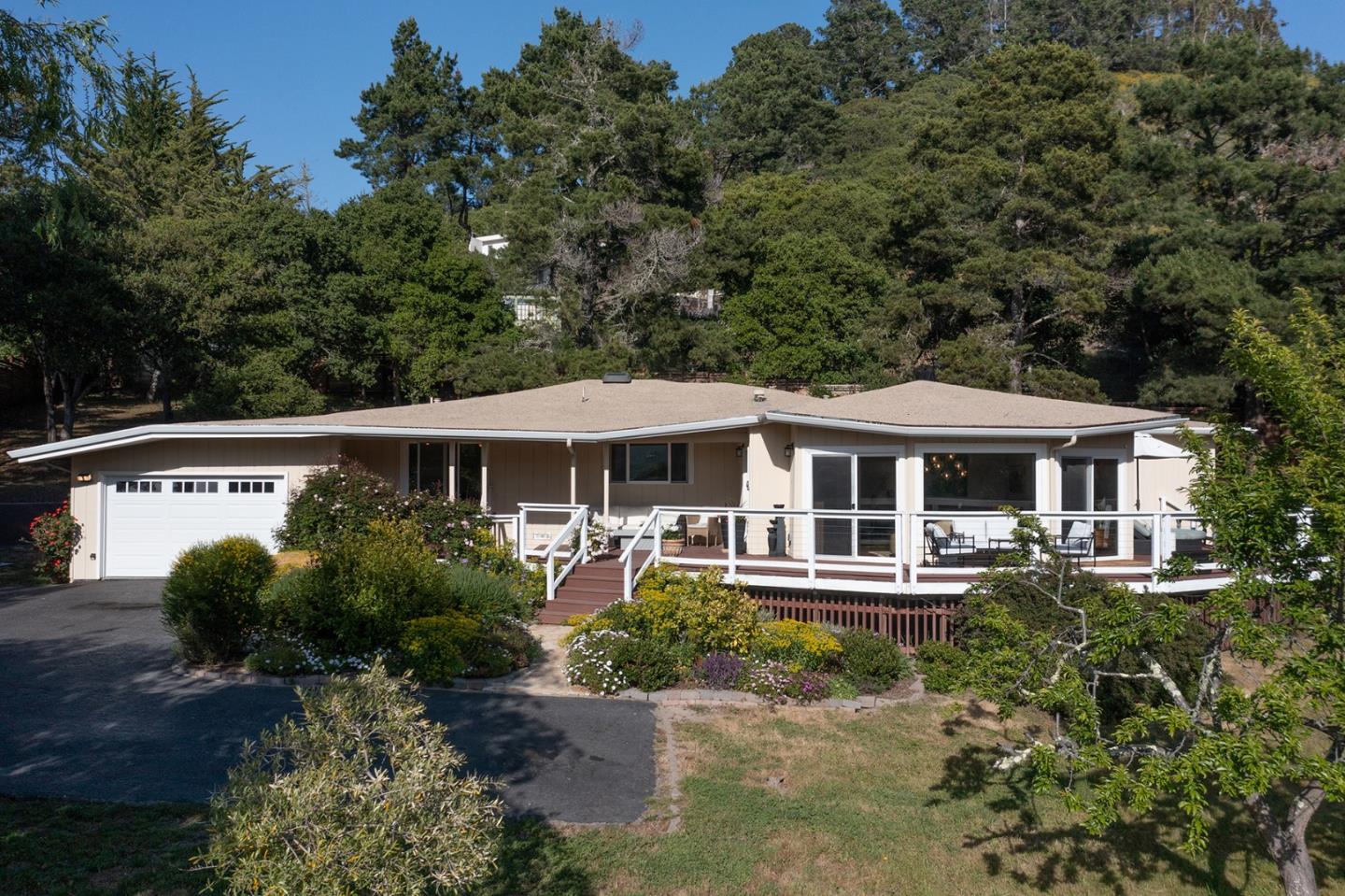 Detail Gallery Image 1 of 41 For 27465 Loma Del Rey, Carmel Valley,  CA 93923 - 4 Beds | 4 Baths