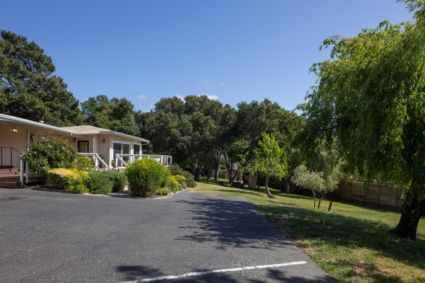 Detail Gallery Image 4 of 41 For 27465 Loma Del Rey, Carmel Valley,  CA 93923 - 4 Beds | 4 Baths