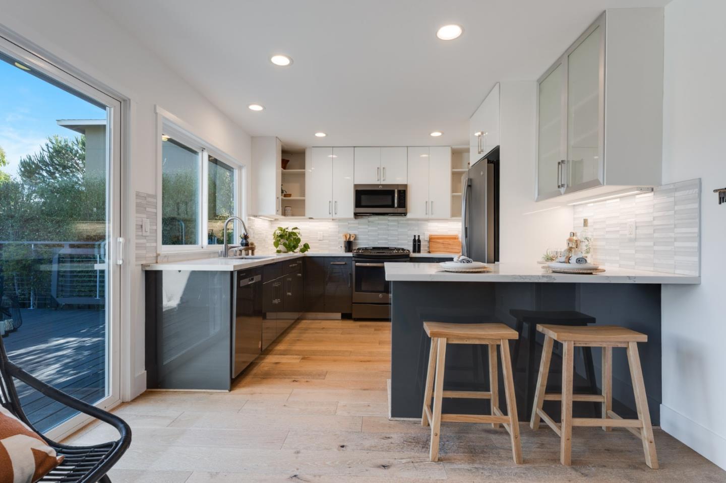 Detail Gallery Image 8 of 44 For 127 Seaborg Pl, Santa Cruz,  CA 95060 - 3 Beds | 2 Baths