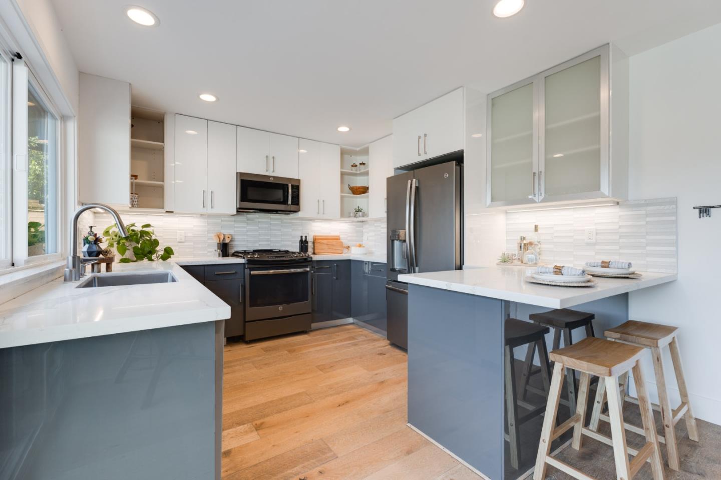 Detail Gallery Image 9 of 44 For 127 Seaborg Pl, Santa Cruz,  CA 95060 - 3 Beds | 2 Baths