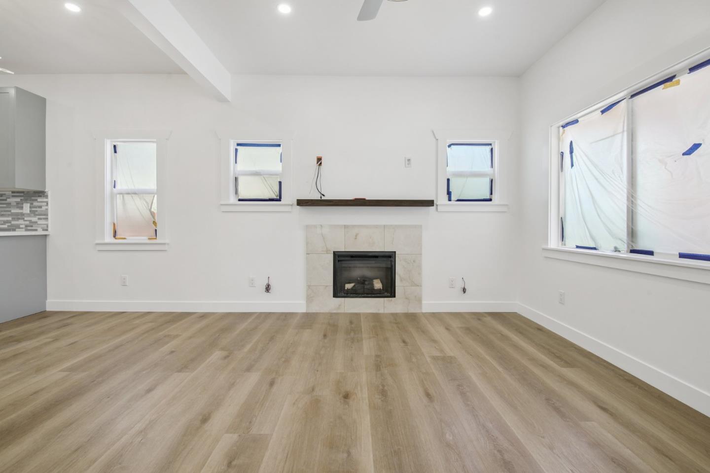Detail Gallery Image 2 of 15 For 3613 5th Ave, Los Angeles,  CA 90018 - 4 Beds | 3 Baths