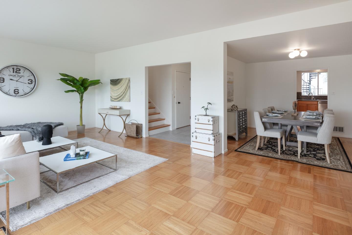 Detail Gallery Image 13 of 34 For 517 Ortega St, San Francisco,  CA 94122 - 4 Beds | 2/1 Baths