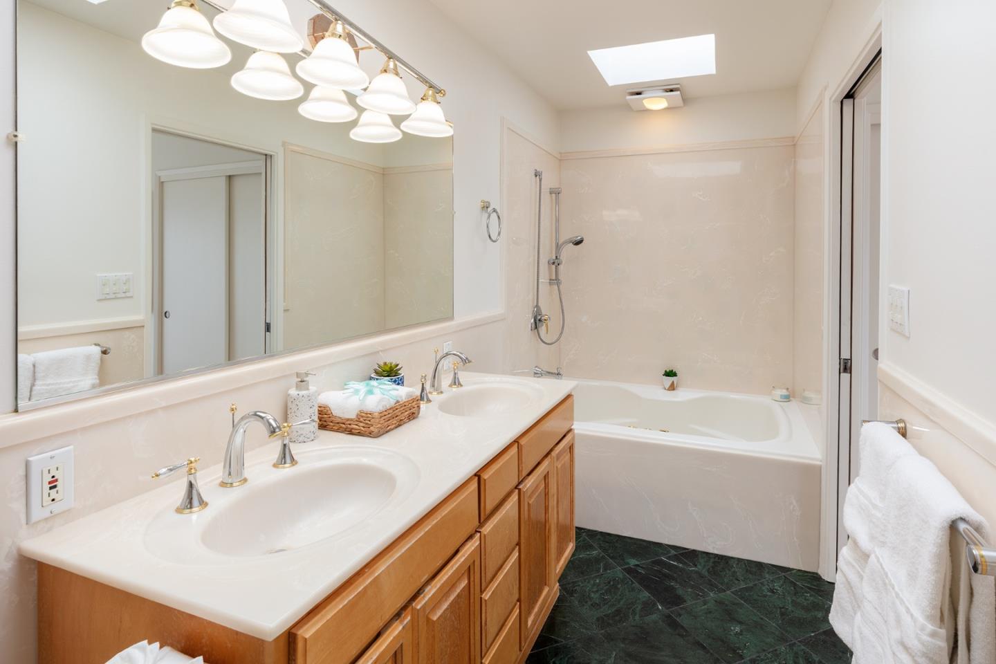 Detail Gallery Image 19 of 34 For 517 Ortega St, San Francisco,  CA 94122 - 4 Beds | 2/1 Baths