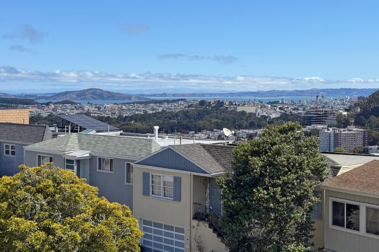 Detail Gallery Image 3 of 34 For 517 Ortega St, San Francisco,  CA 94122 - 4 Beds | 2/1 Baths