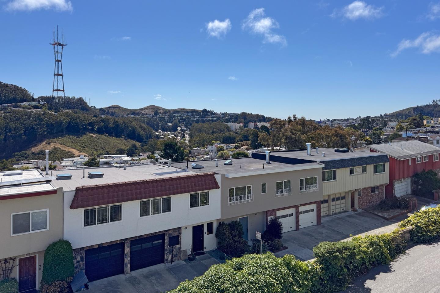 Detail Gallery Image 4 of 34 For 517 Ortega St, San Francisco,  CA 94122 - 4 Beds | 2/1 Baths