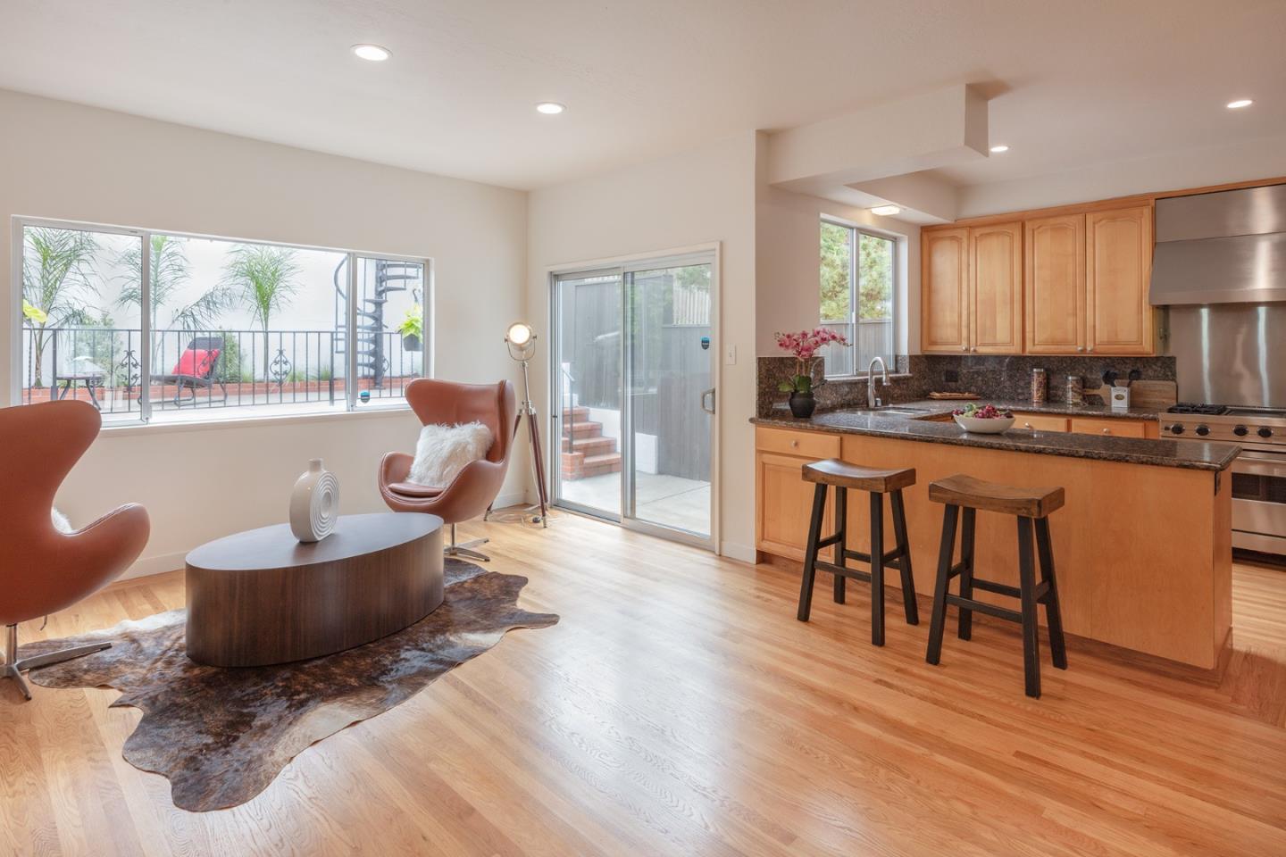 Detail Gallery Image 5 of 34 For 517 Ortega St, San Francisco,  CA 94122 - 4 Beds | 2/1 Baths