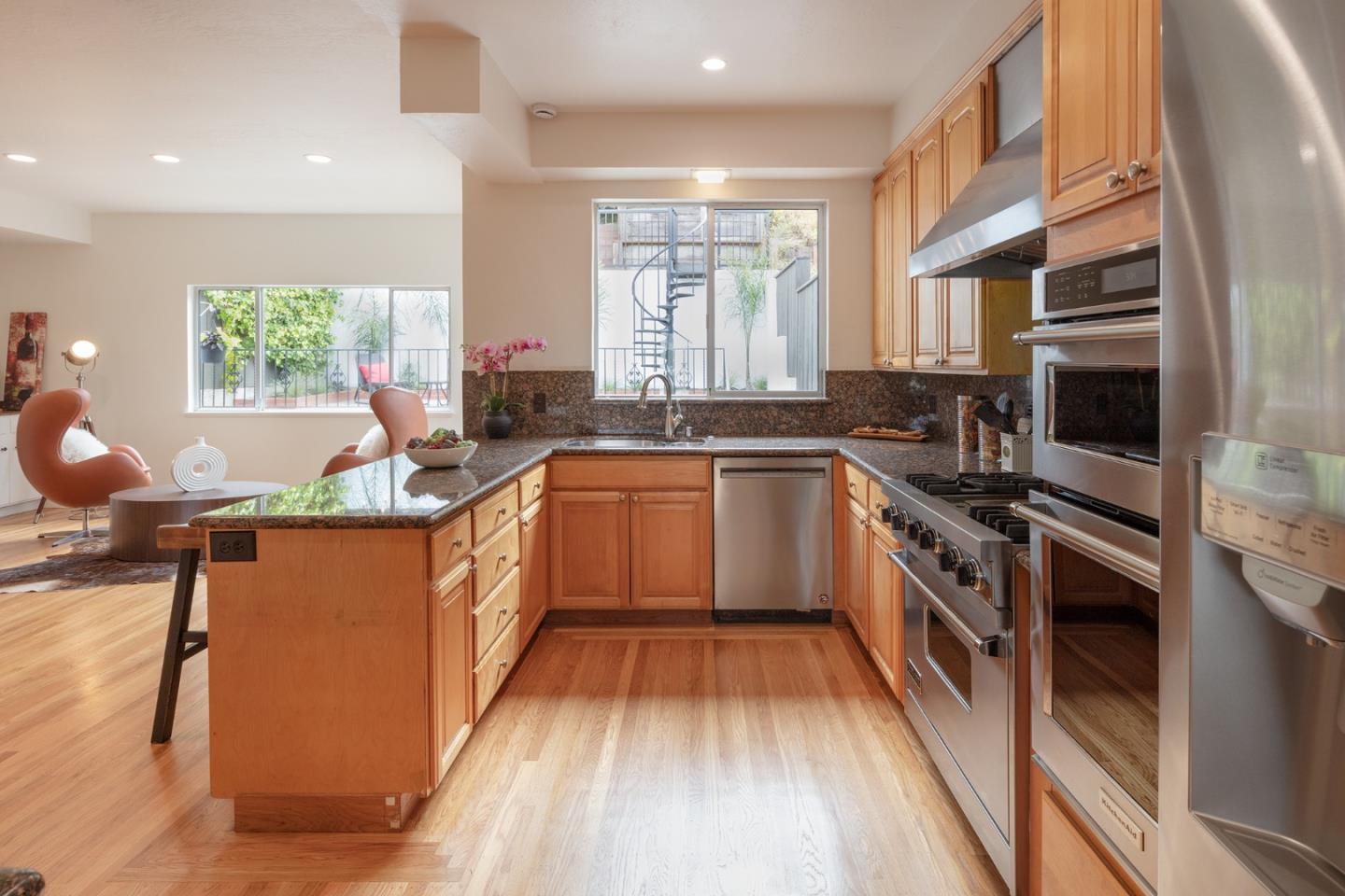 Detail Gallery Image 7 of 34 For 517 Ortega St, San Francisco,  CA 94122 - 4 Beds | 2/1 Baths