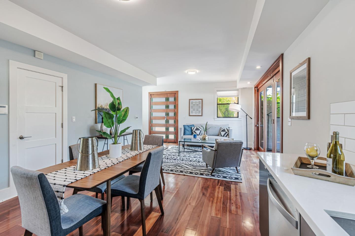 Detail Gallery Image 12 of 27 For 1022 61st St, Emeryville,  CA 94608 - 2 Beds | 1/1 Baths