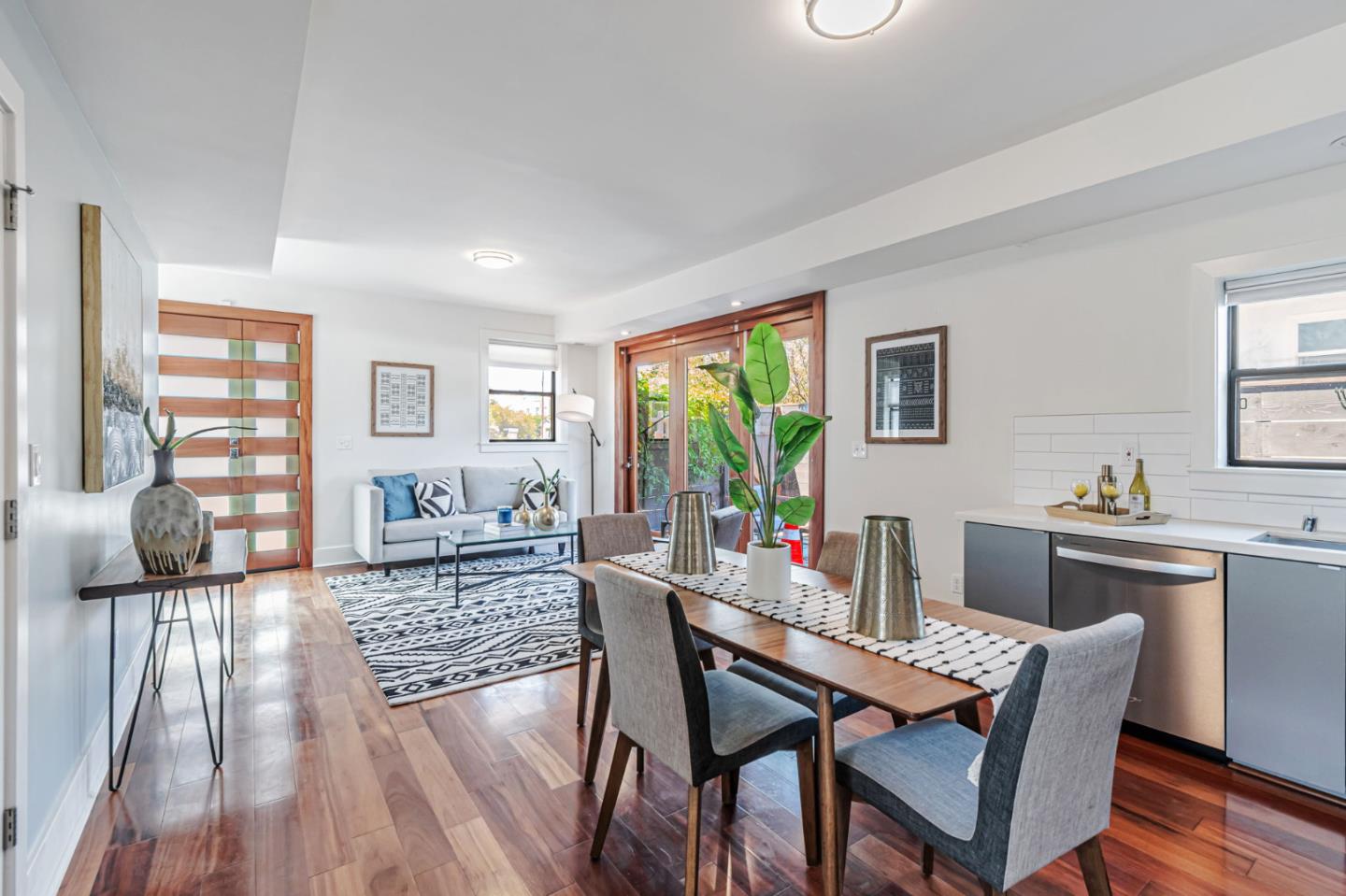 Detail Gallery Image 13 of 27 For 1022 61st St, Emeryville,  CA 94608 - 2 Beds | 1/1 Baths