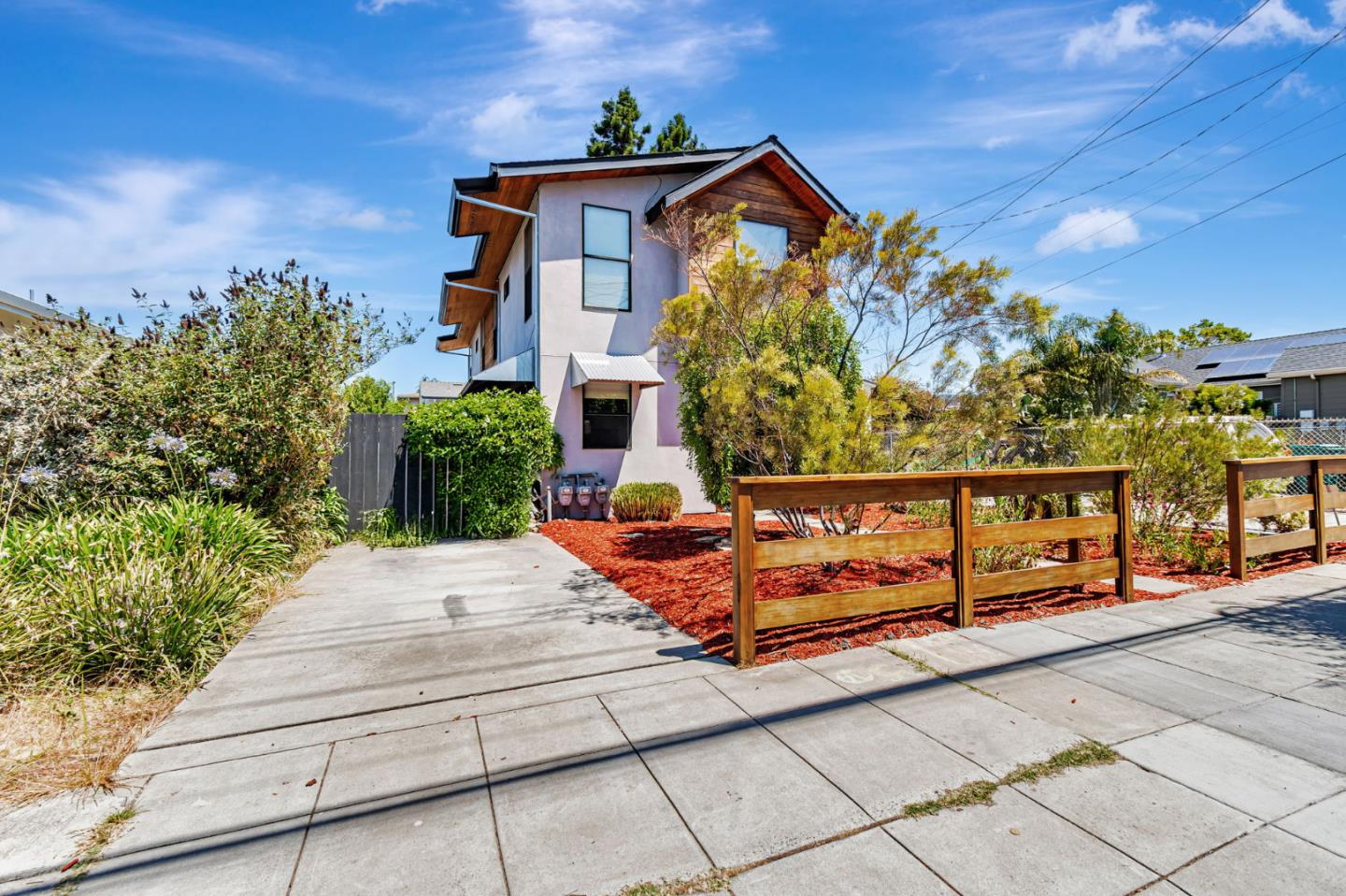 Detail Gallery Image 2 of 27 For 1022 61st St, Emeryville,  CA 94608 - 2 Beds | 1/1 Baths