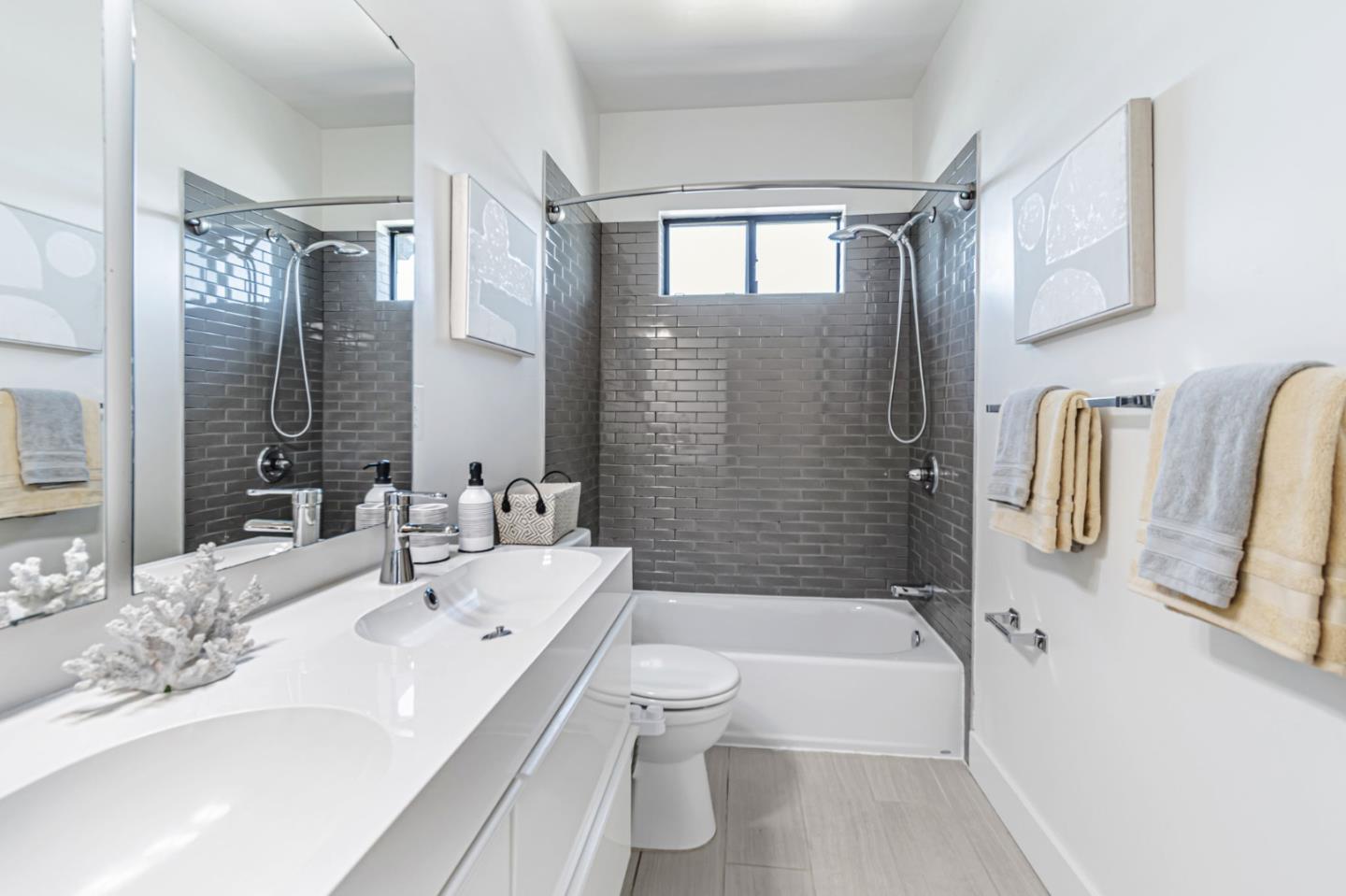 Detail Gallery Image 21 of 27 For 1022 61st St, Emeryville,  CA 94608 - 2 Beds | 1/1 Baths