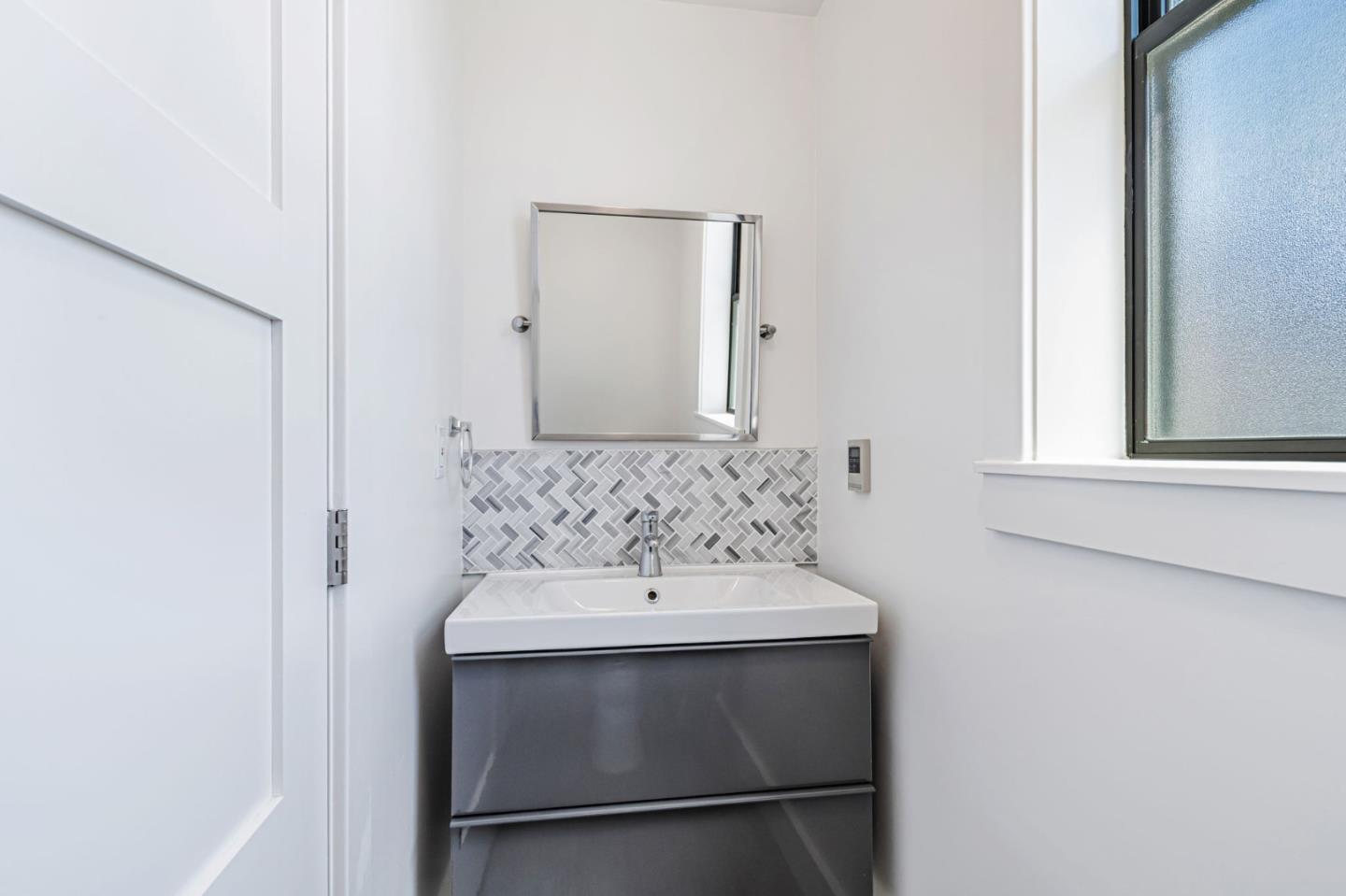 Detail Gallery Image 22 of 27 For 1022 61st St, Emeryville,  CA 94608 - 2 Beds | 1/1 Baths