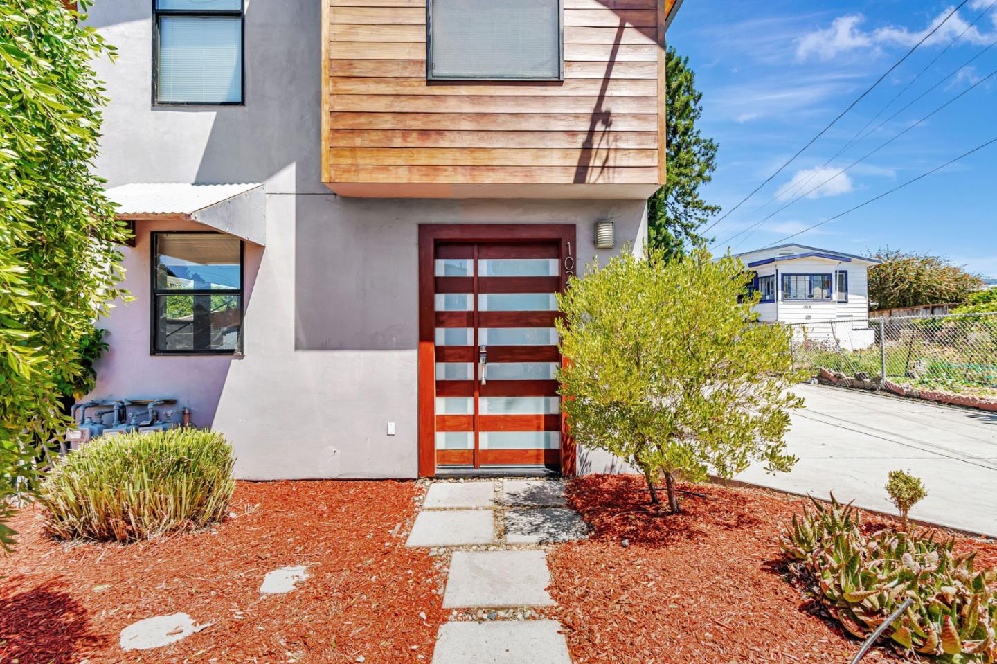 Detail Gallery Image 3 of 27 For 1022 61st St, Emeryville,  CA 94608 - 2 Beds | 1/1 Baths
