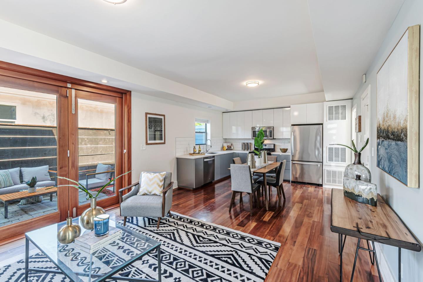 Detail Gallery Image 4 of 27 For 1022 61st St, Emeryville,  CA 94608 - 2 Beds | 1/1 Baths