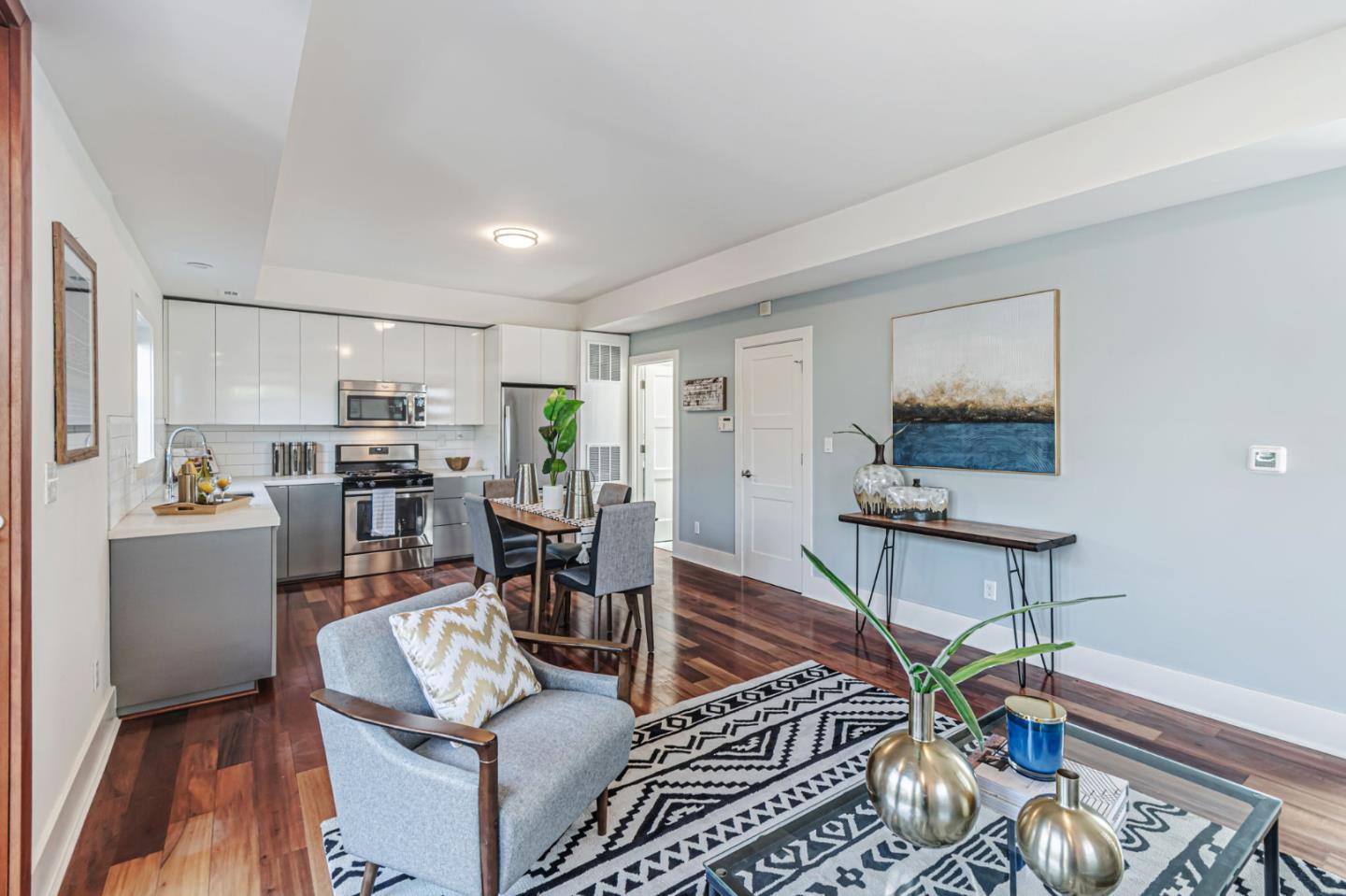 Detail Gallery Image 5 of 27 For 1022 61st St, Emeryville,  CA 94608 - 2 Beds | 1/1 Baths