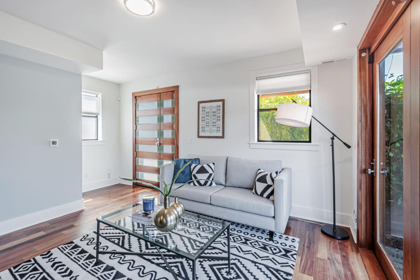Detail Gallery Image 6 of 27 For 1022 61st St, Emeryville,  CA 94608 - 2 Beds | 1/1 Baths