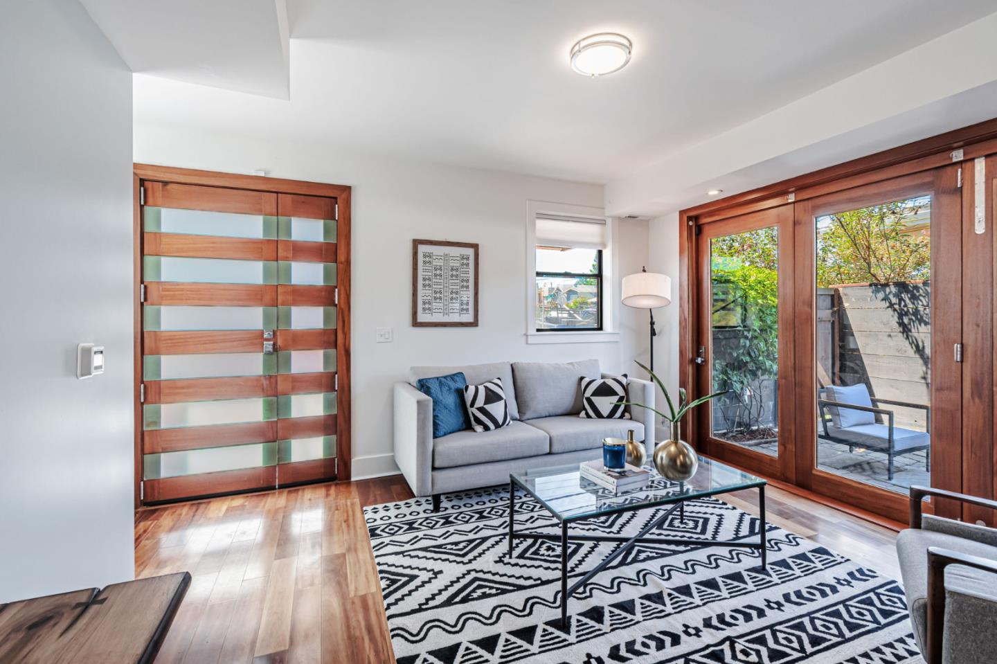 Detail Gallery Image 7 of 27 For 1022 61st St, Emeryville,  CA 94608 - 2 Beds | 1/1 Baths
