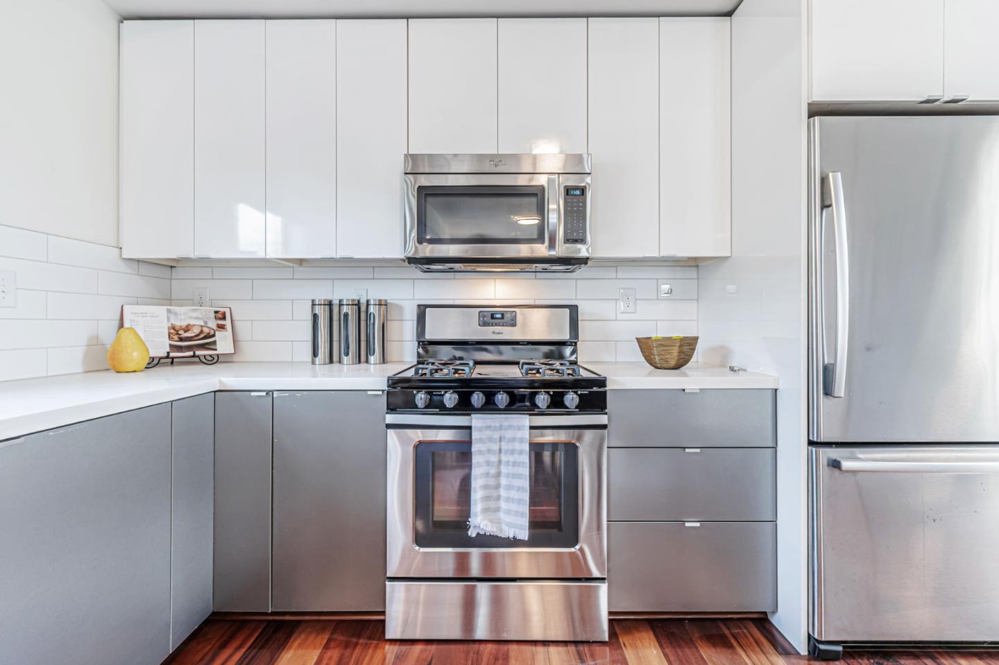 Detail Gallery Image 9 of 27 For 1022 61st St, Emeryville,  CA 94608 - 2 Beds | 1/1 Baths