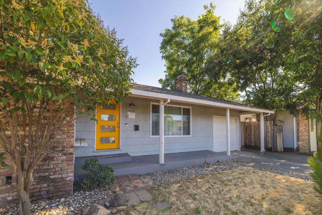 Detail Gallery Image 1 of 29 For 4428 Santa Monica Ave, Sacramento,  CA 95824 - 3 Beds | 1 Baths