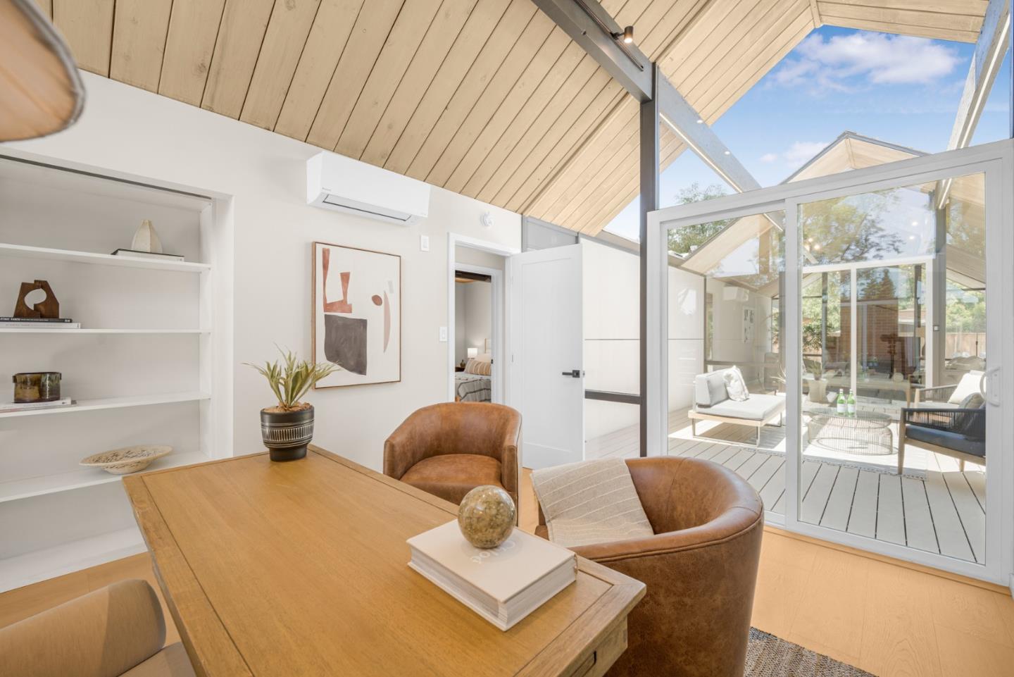 Detail Gallery Image 13 of 26 For 1111 E Homestead Rd, Sunnyvale,  CA 94087 - 4 Beds | 2/1 Baths