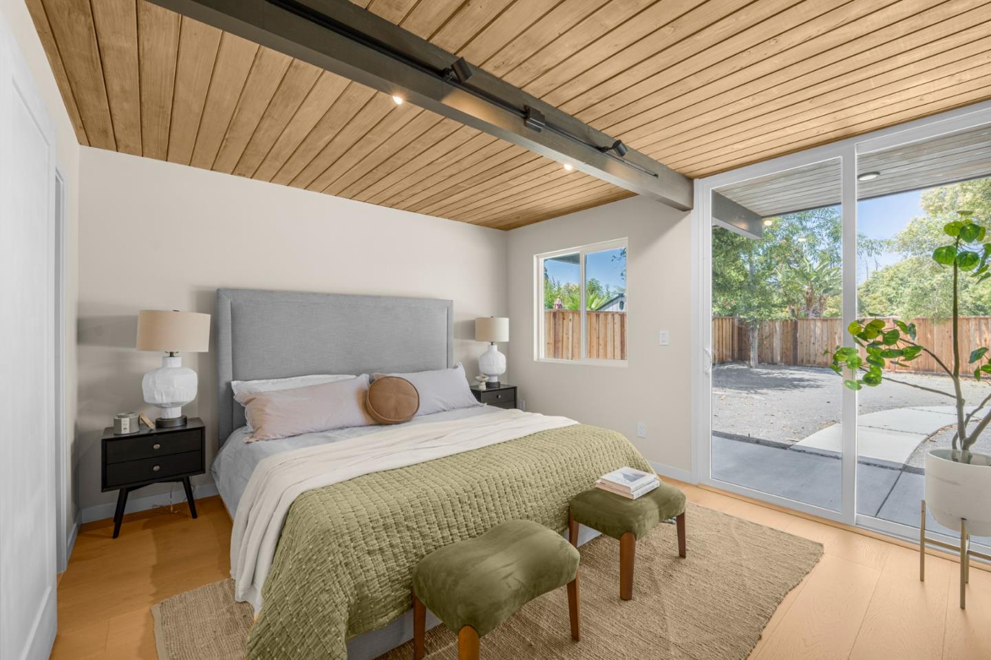 Detail Gallery Image 14 of 26 For 1111 E Homestead Rd, Sunnyvale,  CA 94087 - 4 Beds | 2/1 Baths